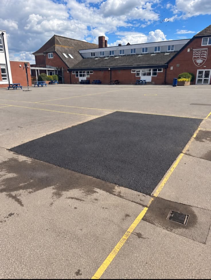 Pothole Repairs in Surrey & London by London Tar